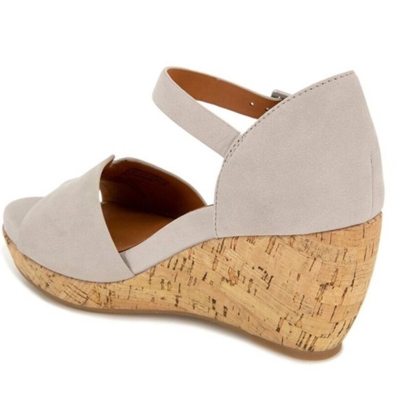Gentle Souls by Kenneth Cole Vera Leather Wedge Sandal - Picture 2 of 11